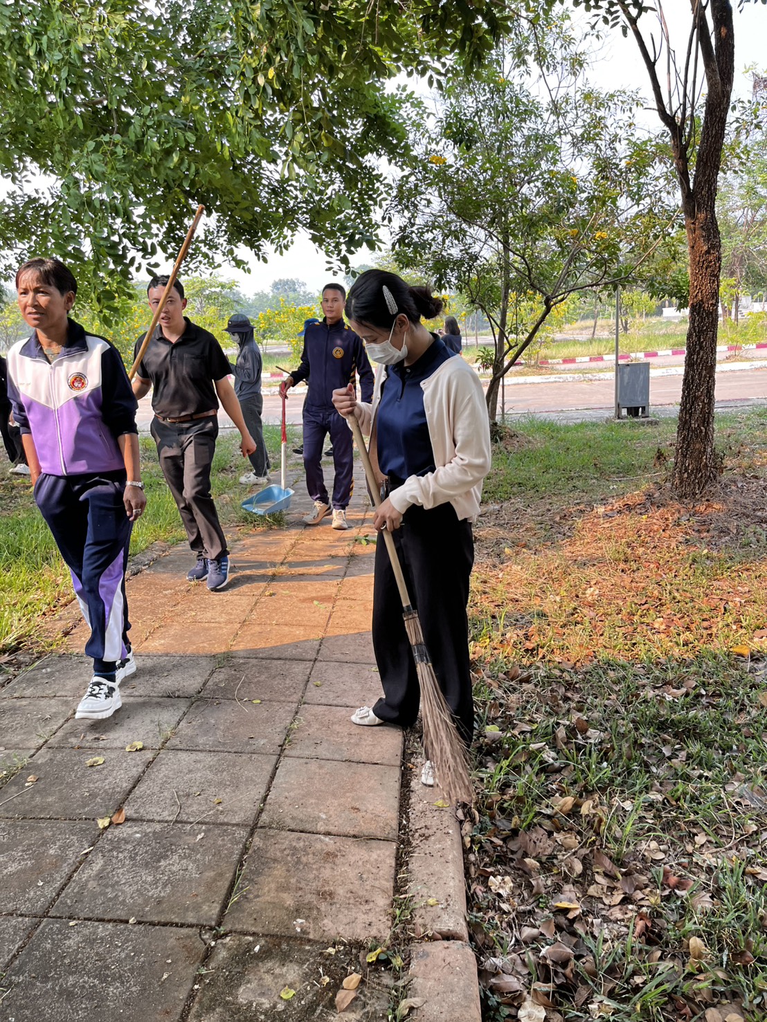 title - ส.ป.ก.บึงกาฬ เข้าร่วมกิจกรรมทำความสะอาดและปรับปรุงภูมิทัศน์ศูนย์ราชการจังหวัดบึงกาฬตามโครงการบ้านสวย เมืองงาม “บึงกาฬ เมืองน่าเที่ยวและน่าอยู่ริมฝั่งโขง”